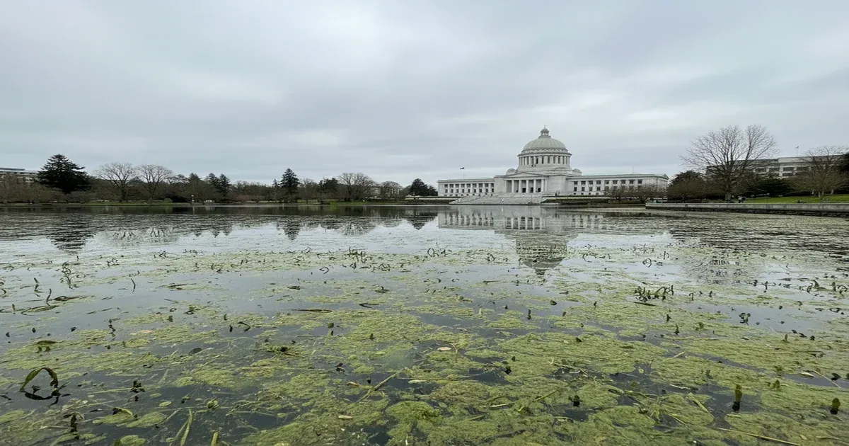 Capitol Lake in Olympia Washington with the state capitol building in the background